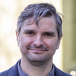 map[alt:Anders Bjorholm Dahl class:w-full h-full object-cover object-center src:/images/about/AndersDahl.jpg]