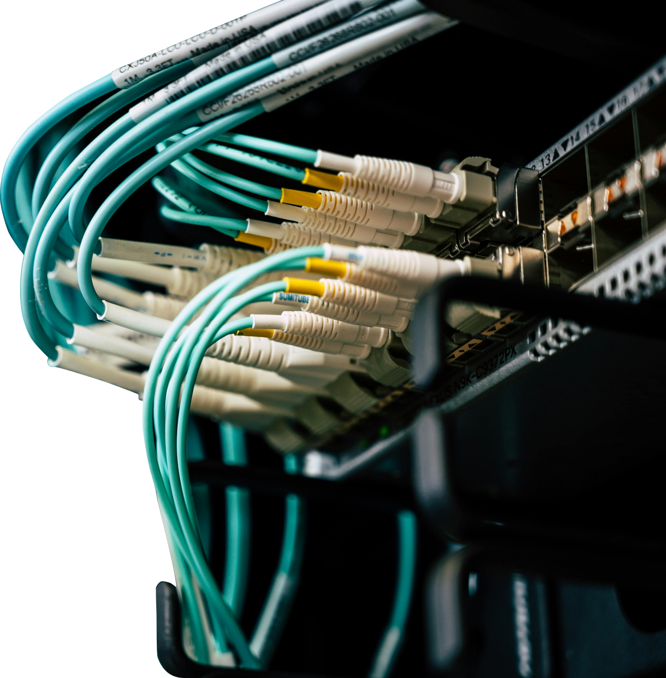 map[class:aspect-square object-cover object-center w-[75%] rounded-[32px] src:images/home/features/server.png]